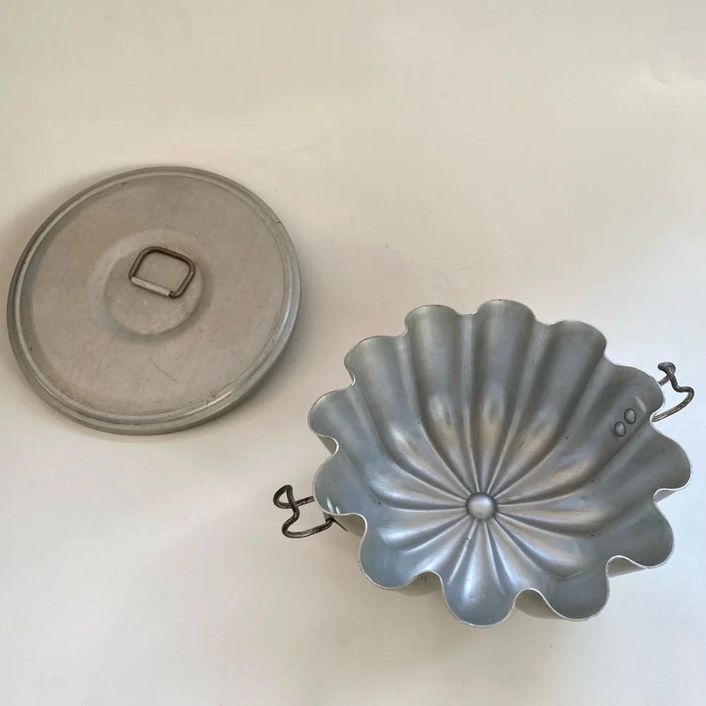 Vintage Mirro Jello Mold with Locking Lid Domed Fluted Pudding